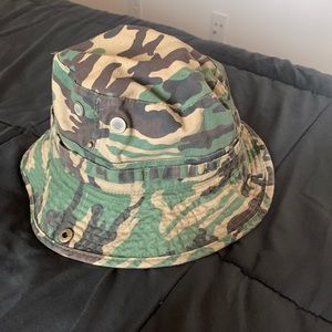 CAMO BUCKET HAT